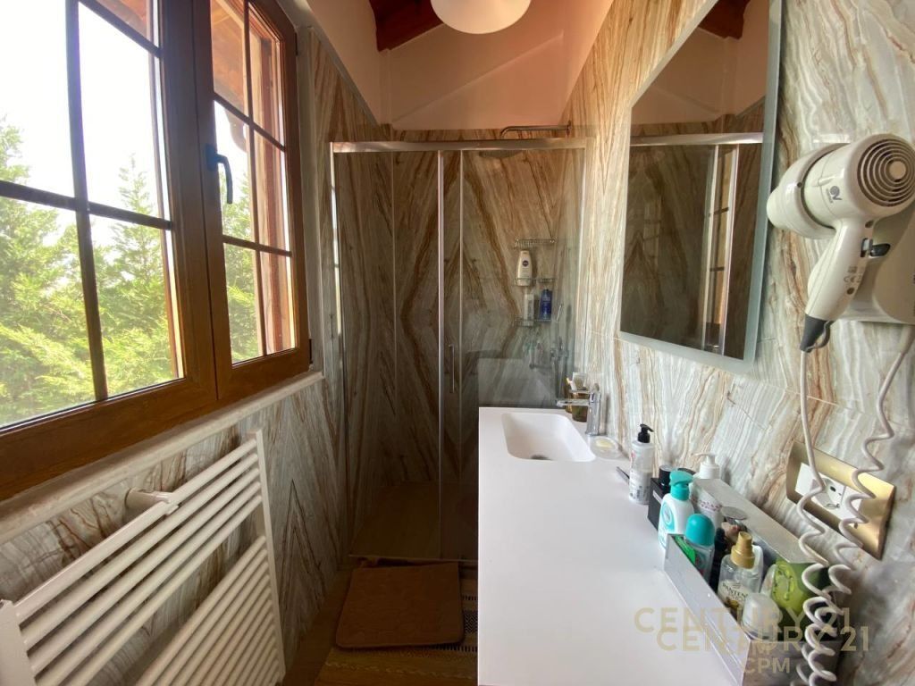 VENDIAMO VILLA INDIPENDENTE IN UN COMPLESSO A VISHNJE 480.000 €