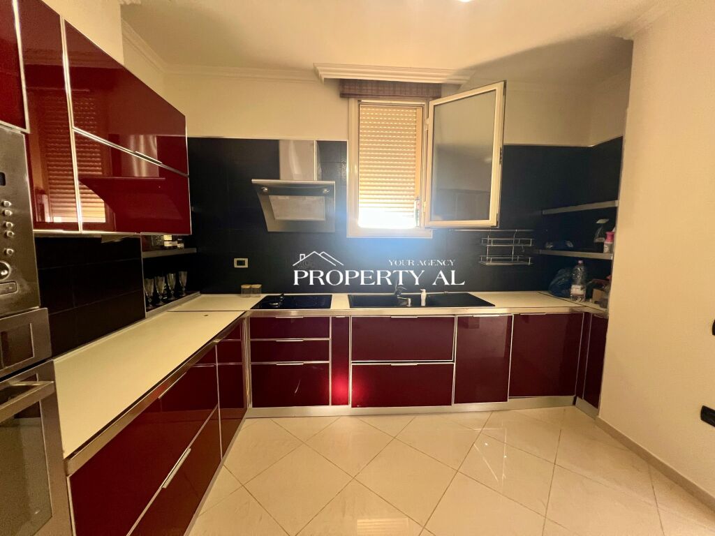 Apartament Luksoz 1+1 me Qira në Vijën e Parë të Lungomares – Pamje Ballore nga Deti