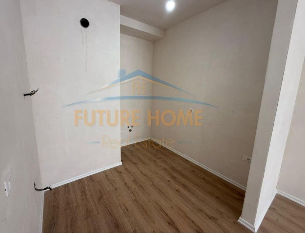 Tirane, vendo appartamento 3+1 al 4° piano, 124,8 m² 400.000 € (Comune di Parigi)