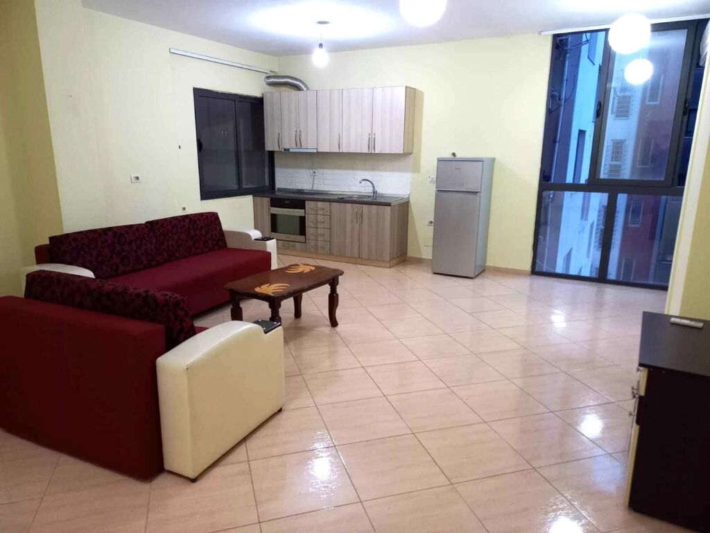 Affittasi appartamento 2+1 a Yzberisht presso Nela 3, 400 MILA LEKE