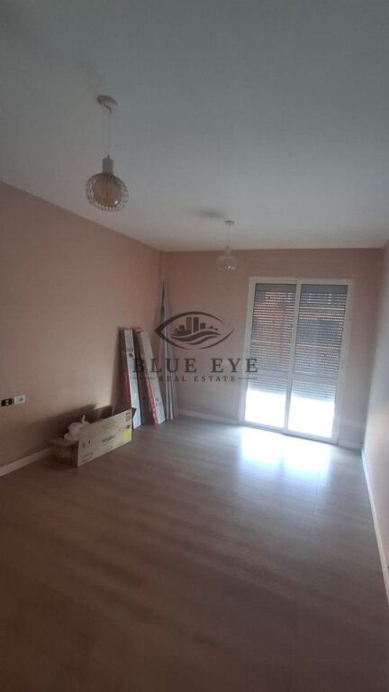 Apartament 2+1+2 me qera -Tek Spitali Durrës!