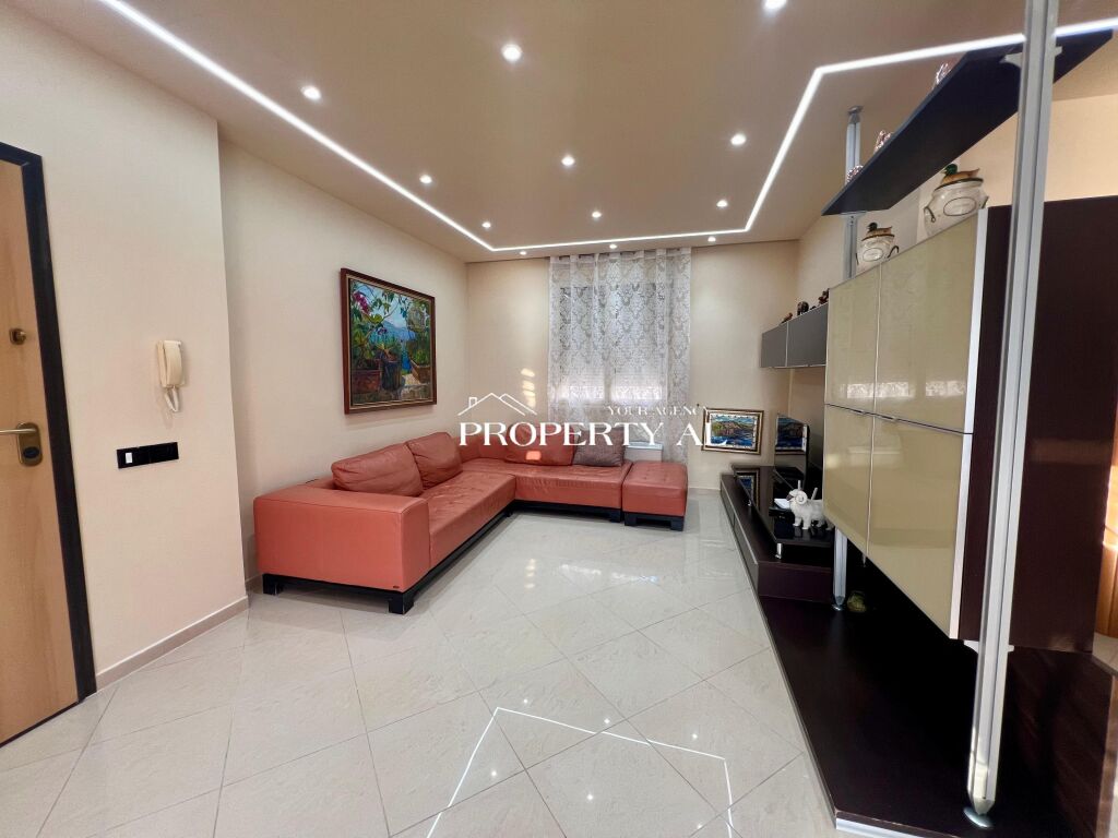 Apartament Luksoz 1+1 me Qira në Vijën e Parë të Lungomares – Pamje Ballore nga Deti