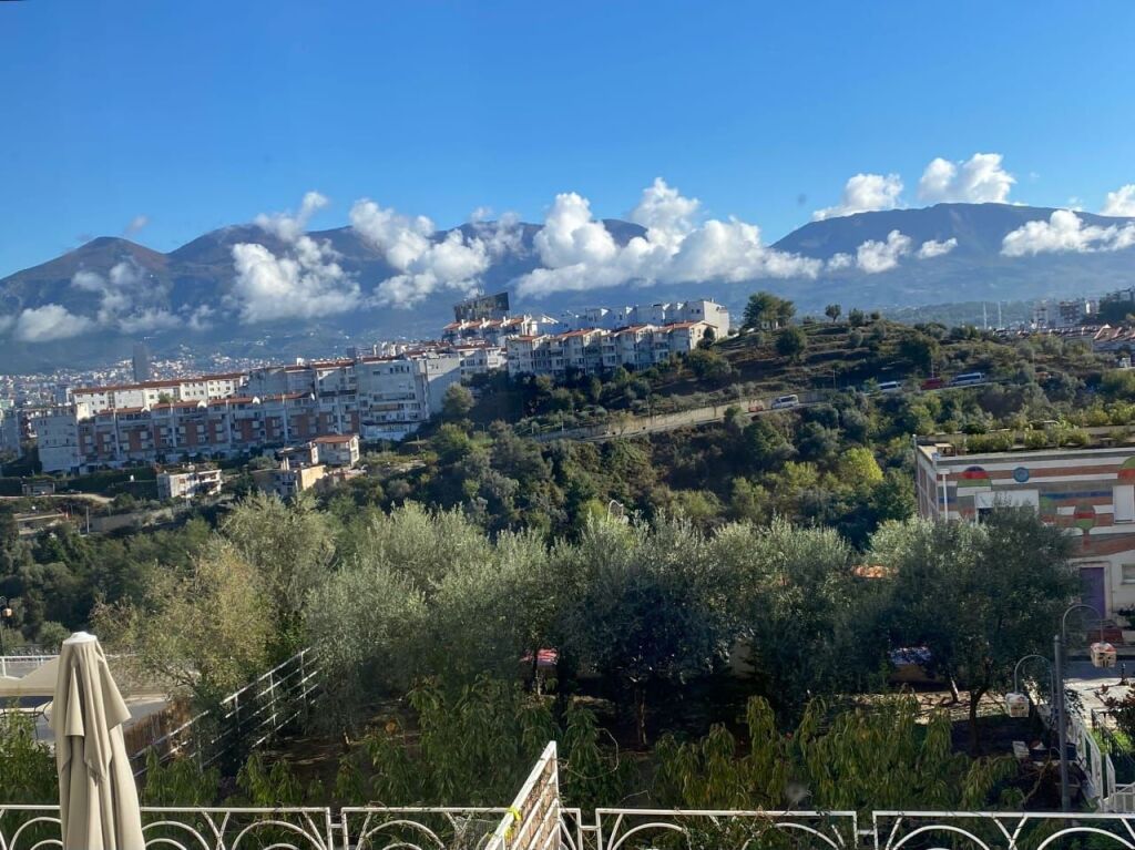 Affitto | Triplex 2 + 1 | Kodra e Diellit 2 | 1200 €/mese