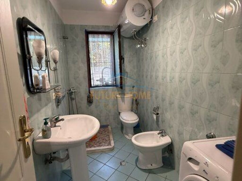 Shitet, Apartament 3+1, Ali Demi, Tiranë.