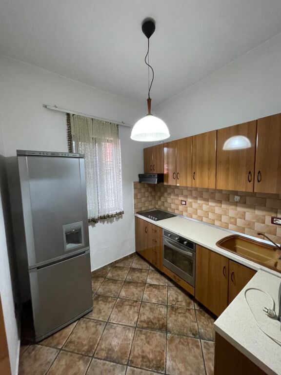 Appartamento 2+1 in affitto in Via Durazzo, vicino all'Hotel Colosseo, Zogu i Zi, Via Kavaja, 21 Dhjetori.