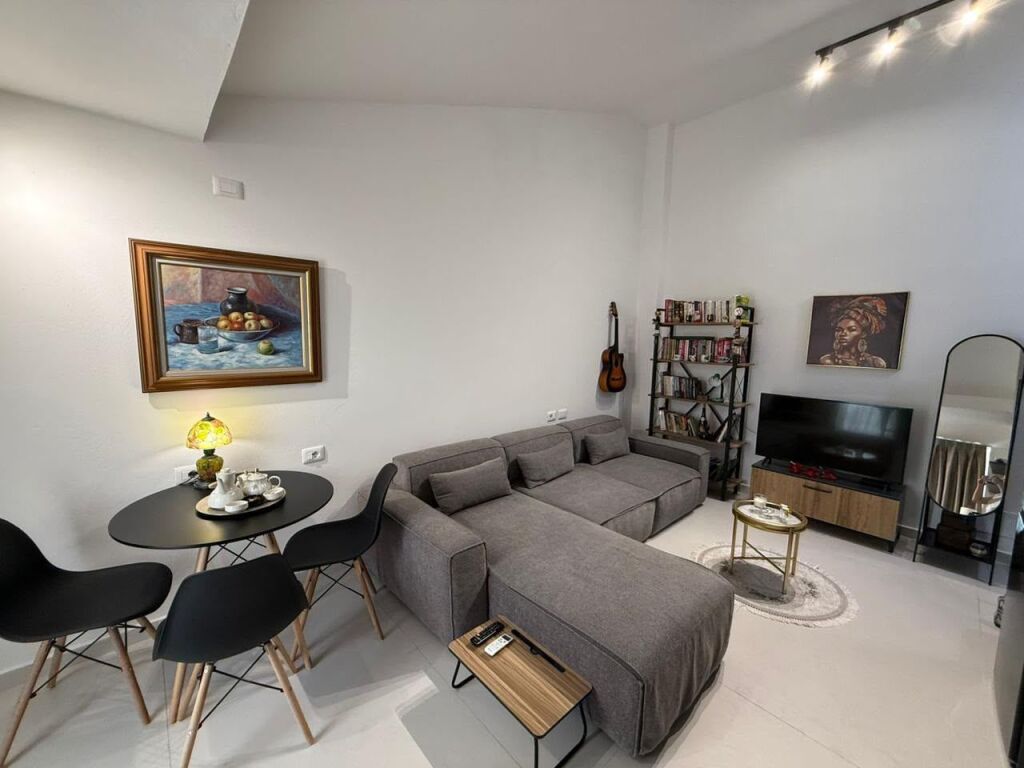 Shitet apartament 1+1+ballkon, Fresk