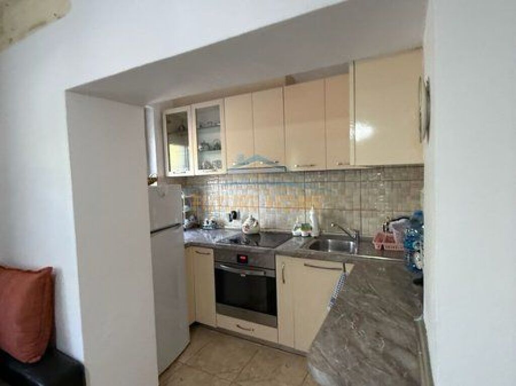 Shitet, Apartament 3+1, Ali Demi, Tiranë.