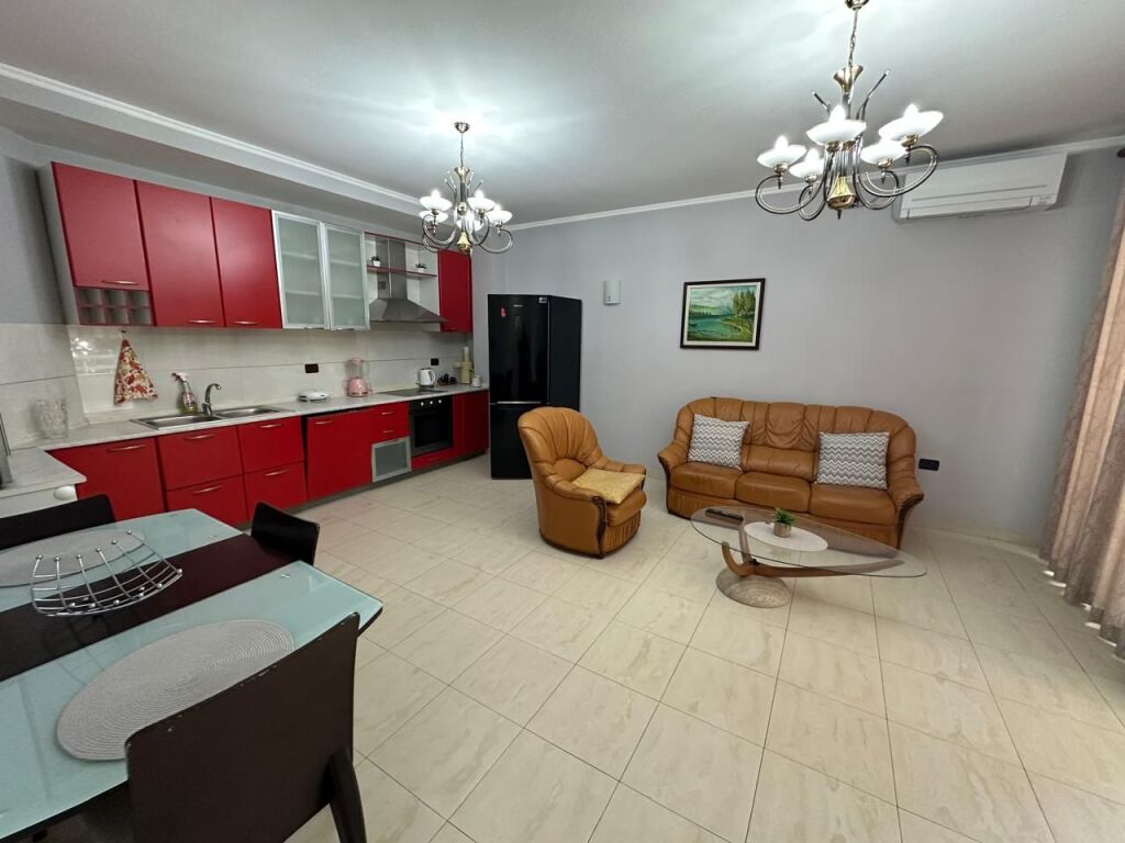 🏢Tek Bulevardi Zogu I,jepet me qera apartament,2+1,i mobiluar.60,000Leke