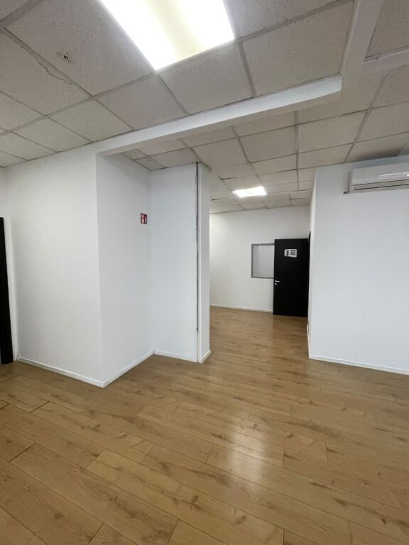 Locale commerciale in affitto a Ish Blloku, Via Moskat