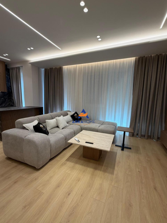 VILLA 3 PIANI IN AFFITTO "FARKE" 220000 LEKE