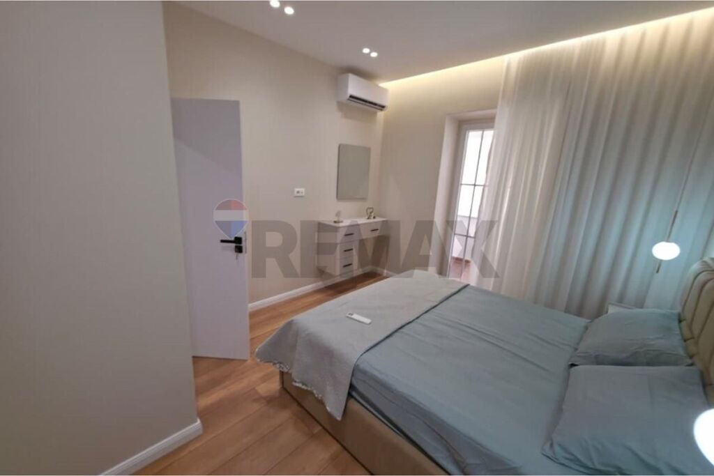 Hoxha Tahsim, Shitet Apartament 1+1