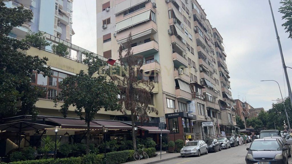 Shitet Apartament 2+1 + Verandë tek ish-Ekspozita, Bulevardi Zhan D’Ark – Tiranë