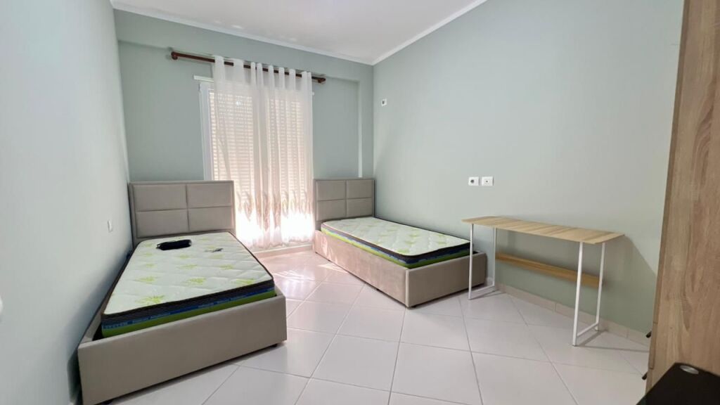 **IN AFFITTO: Appartamento 2+1 📍Giardino Zoologico (Via Bilal Sina) - 70.000 Lek/Mese - Sup. 90m² - Palazzo Nuovo (2016) || Fantastica Vista sul Giardino Zoologico ✨️**