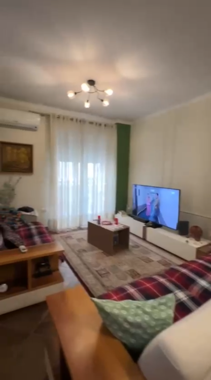 Shitet Apartament 2+1+2+ Verande Liqeni i Thate !