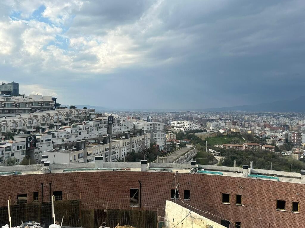 🌟 **Attico Esclusivo** con Splendida Terrazza 📍Kodra e Diellit 2 (Estensione) | Nuova Costruzione 2026 (Consegna tra 6 Mesi) | Giardino Privato Utilizzabile di 150 m² | 125,4 m² – €190.000 🔥🔥