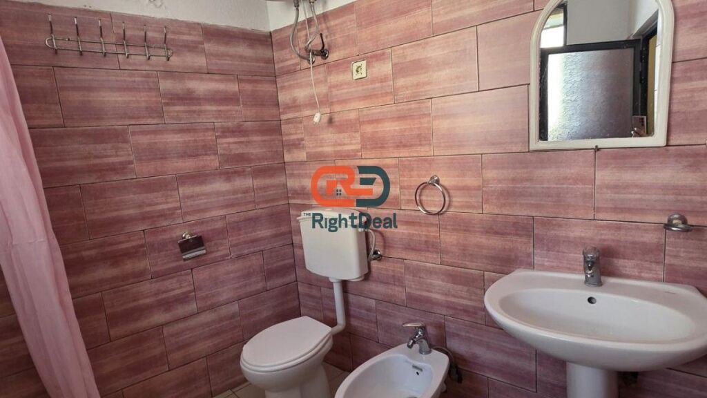Occasione!! Vicino alla Scuola Rossa, Vendesi Casa Privata, in Posizione Perfetta !!