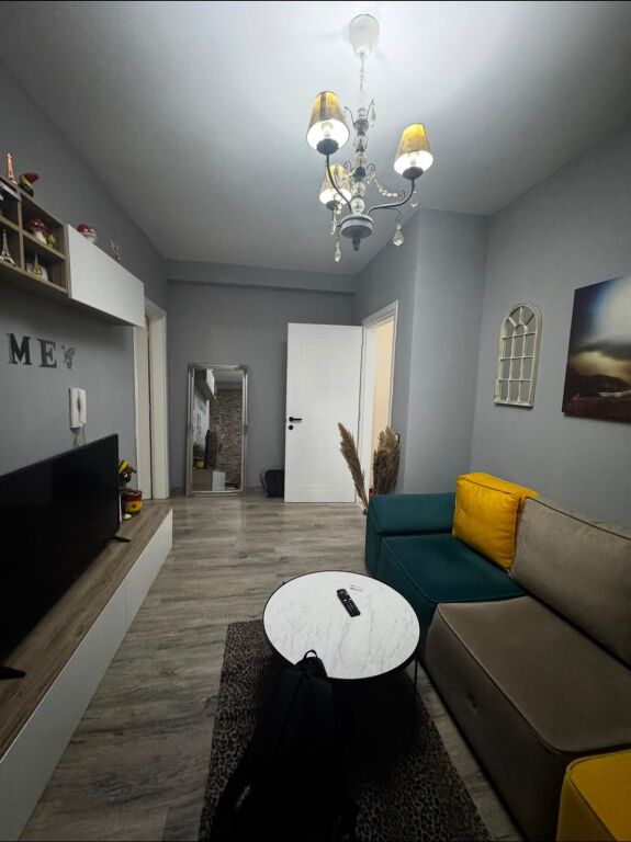 Jepet me qira apartament 1+1