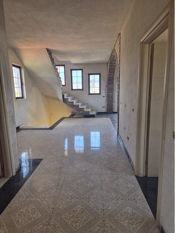 Shitje, 2 Apartamente, Sauk