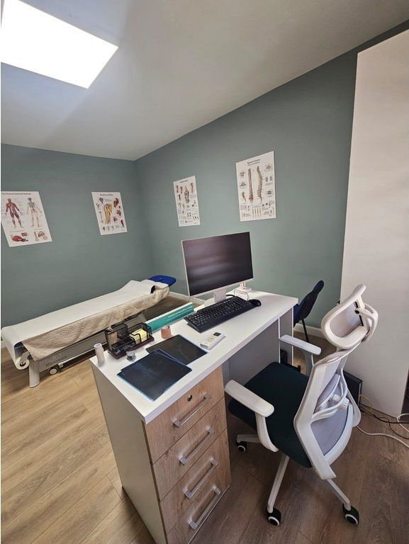 PHYSIOTHERAPY BUSINESS FOR SALE – READY TO WORK! 📍 Intersection of Kosovarëve Street with Paris Commune, Tirana 10,000 €