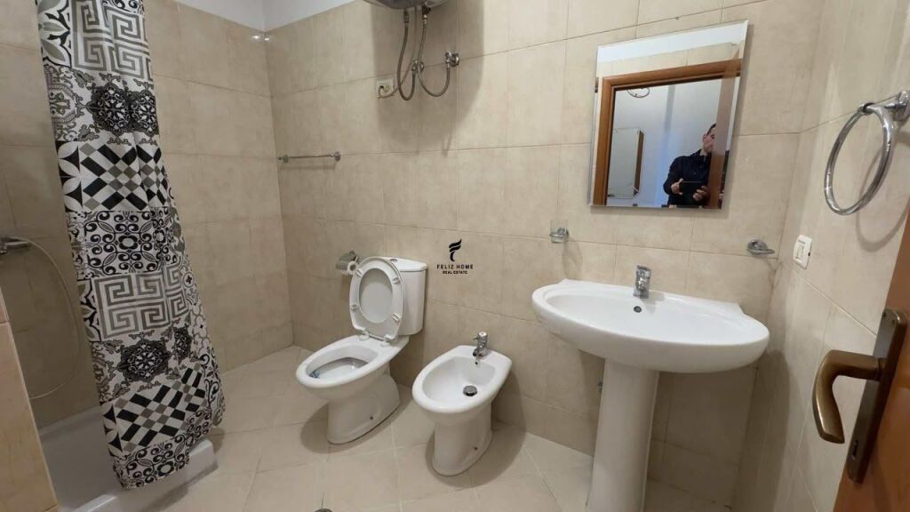 APARTAMENT ME QERA 1+1 QENDER 65.000 LEKE FH-81843
