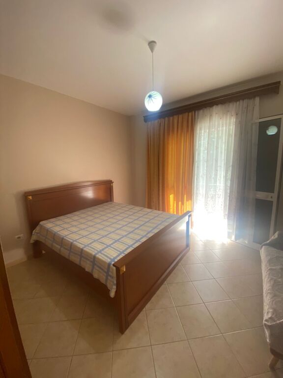 🏡 Jepet me qera kati i parë i një vile 3-katëshe, 1+1  📍Astir, Rruga Loni Grigori 💰Çmimi: 40.000 Lekë/Muaj