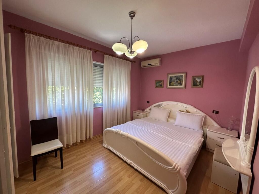 🏢Tek Bulevardi Zogu I,jepet me qera apartament,2+1,i mobiluar.60,000Leke
