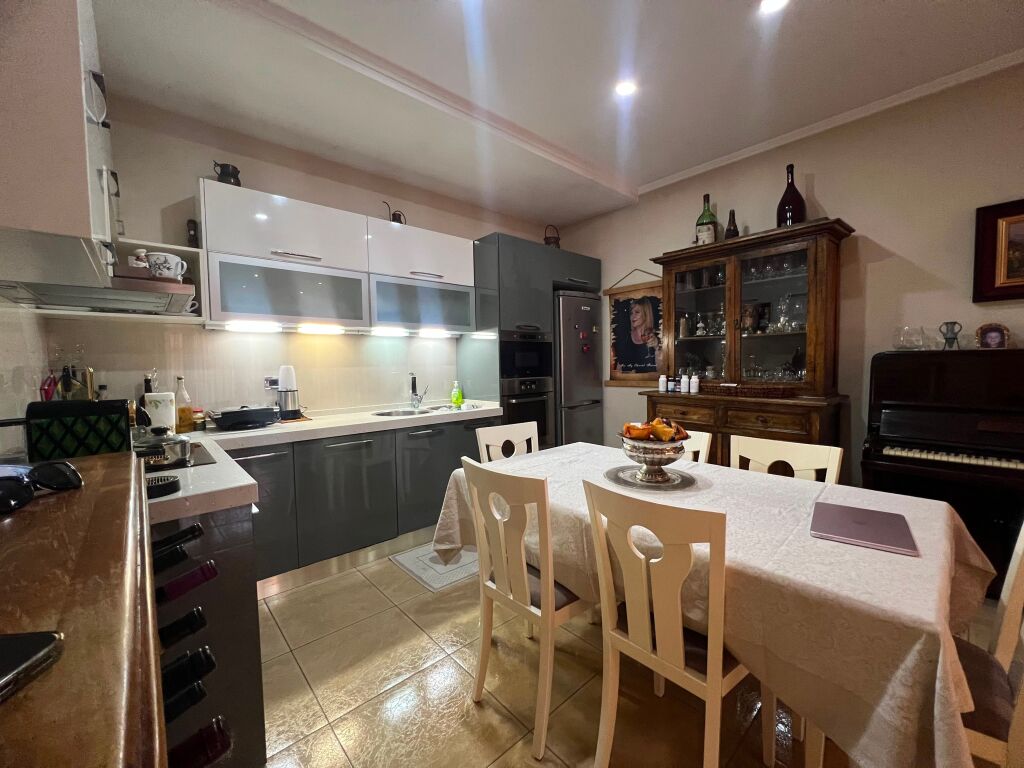 Apartament ne shitje 2+1+2 perball Delijorgjit