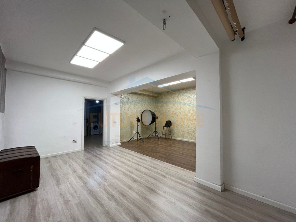 Durres, business premises for rent Ground floor, 60 m² 800 € (Neighborhood 17, Durres)

