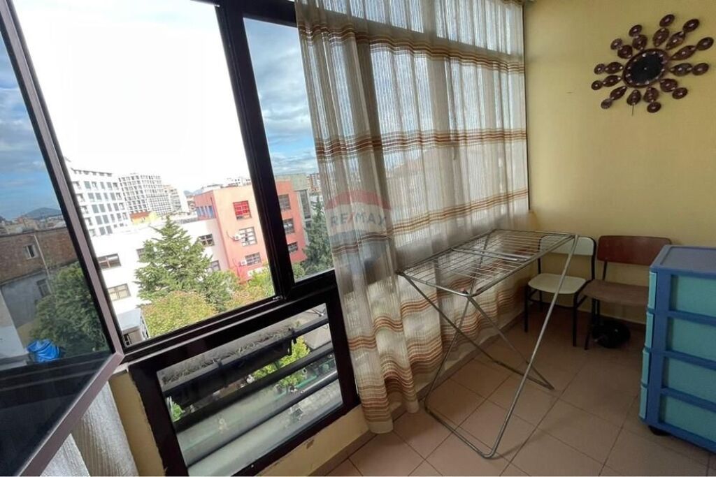Apartament - Për Qira - Tregu I Medresesë, Tiranë