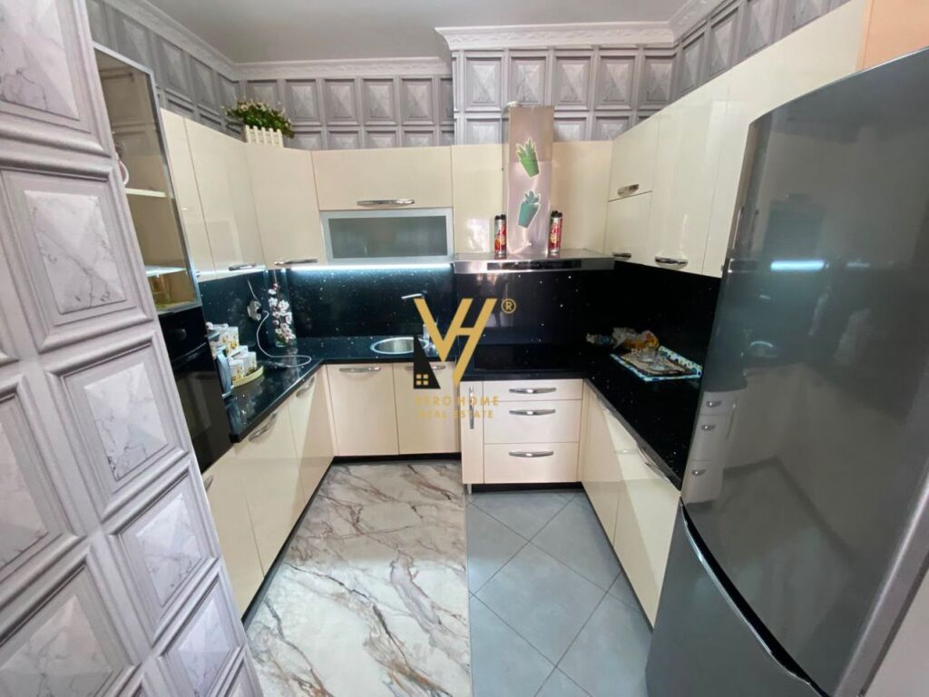 SHITET APARTAMENT 2+1+2+BLK TE STACIONI TRENIT 260.000 EURO