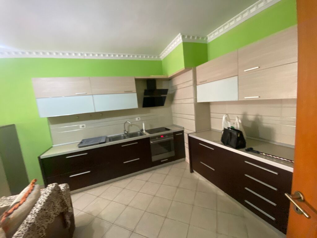 Apartament 2+1 per qera ne Astir !