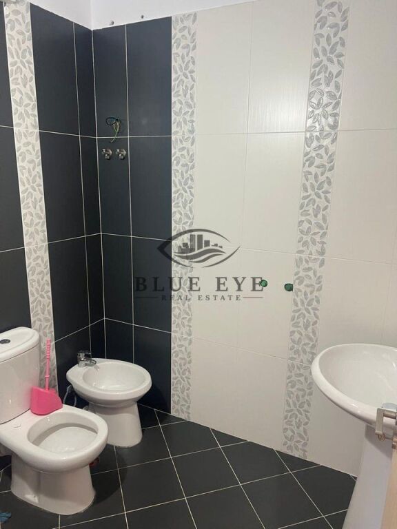 Jepet me qira apartament 2+1 – Shkëmbi i Kavajës!