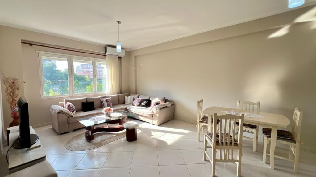 **IN AFFITTO: Appartamento 2+1 📍Giardino Zoologico (Via Bilal Sina) - 70.000 Lek/Mese - Sup. 90m² - Palazzo Nuovo (2016) || Fantastica Vista sul Giardino Zoologico ✨️**