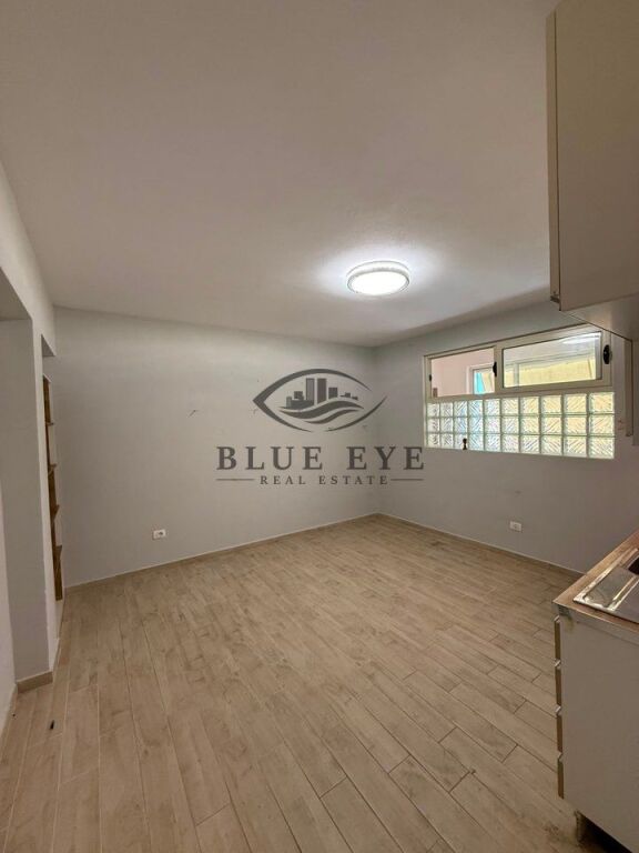 APARTAMENT ME QERA 2+1,ME KUZHINË TË VEÇUAR QENDER-DURRES