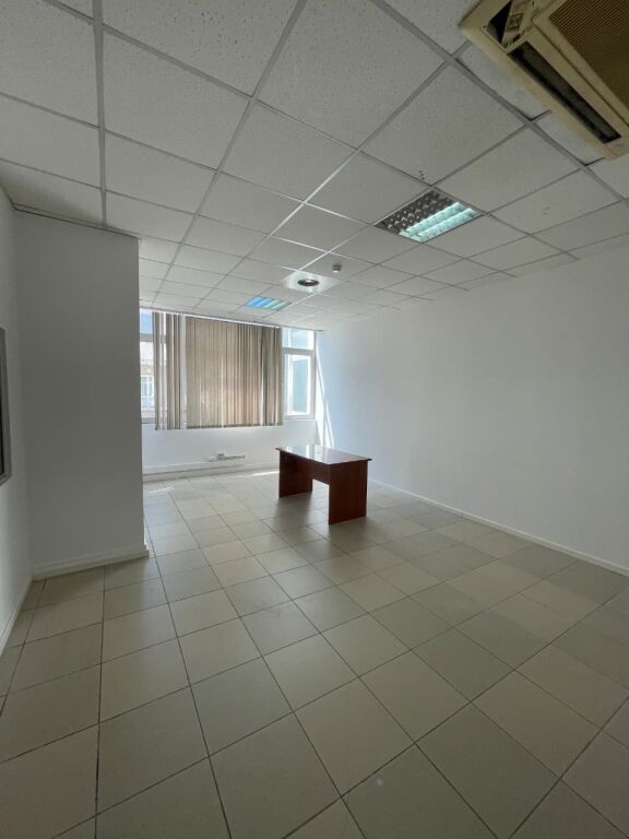Locale commerciale in affitto a Ish Blloku, vicino a Conad, Via Moskat