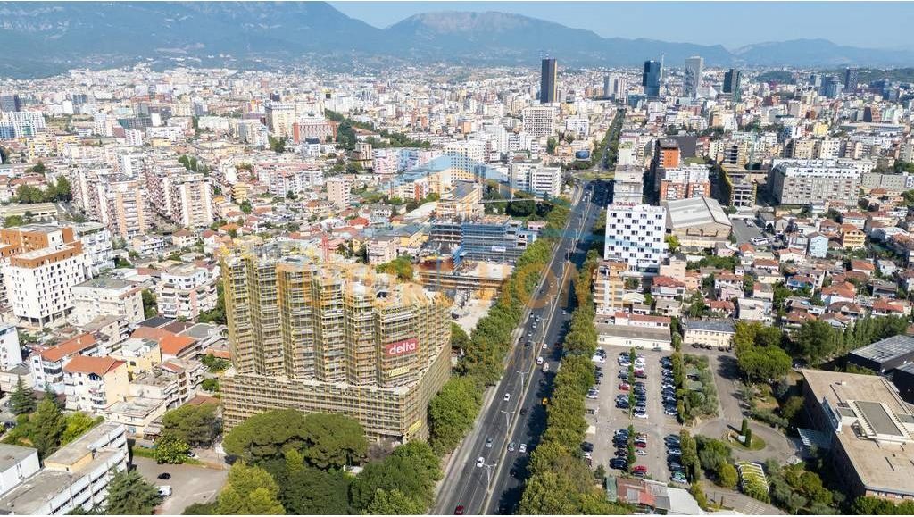 Apartment 2+1 for sale in Colonnade Complex, Laprakë