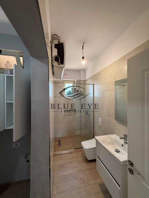 APARTAMENT ME QERA 2+1,ME KUZHINË TË VEÇUAR QENDER-DURRES