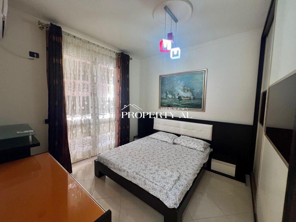 Apartament Luksoz 1+1 me Qira në Vijën e Parë të Lungomares – Pamje Ballore nga Deti
