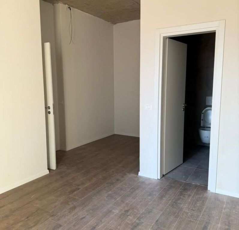 Shitet apartament 2+1+verandë+parkim tek Park Avenue, Bulevardi i Ri