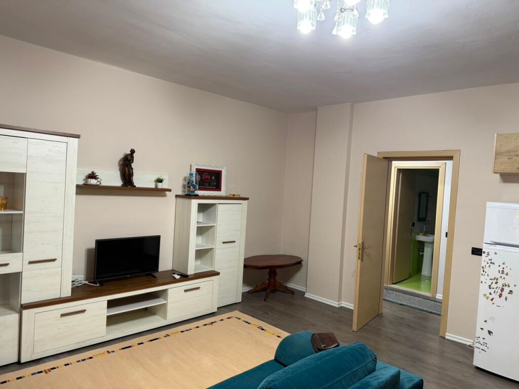 🏢Liqeni i Thate,jepet me qera apartament 2+1+2 i mobiluar : 70,000Leke
