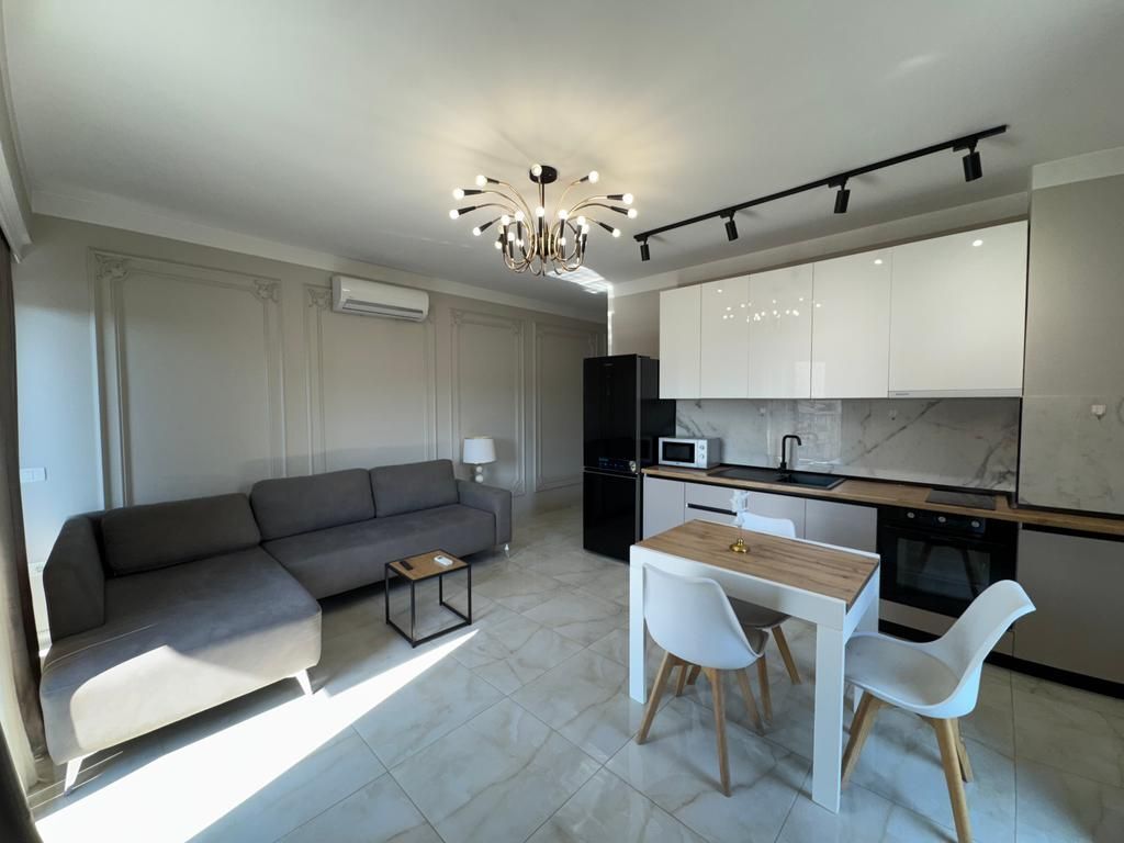 Apartament 1+1 për Qira – Tek Komuna e Parisit, pranë Kompleksit Olimpik!