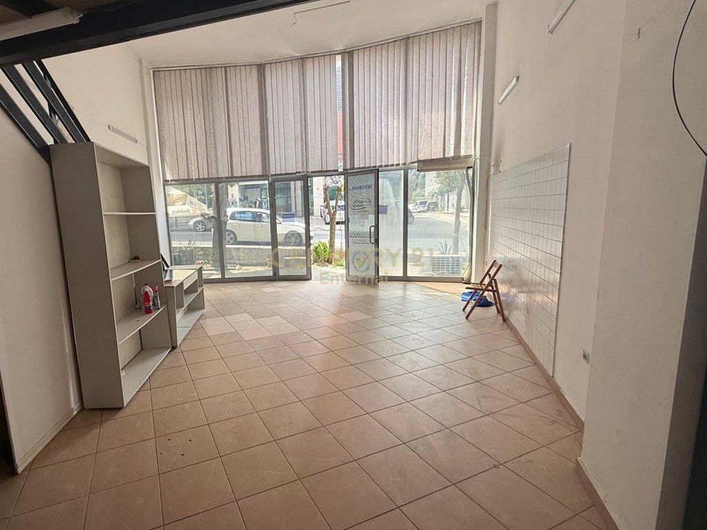 ✨ Spazio Commerciale Duplex in Vendita a Fresk, Tirana 🏢