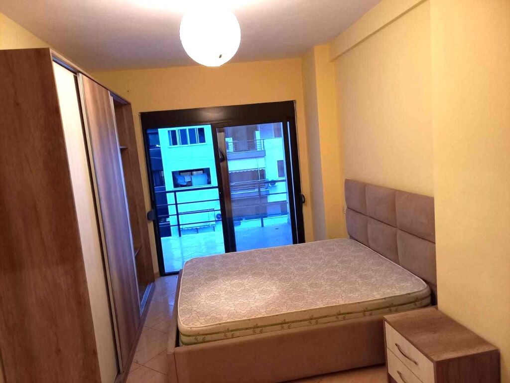 Affittasi appartamento 2+1 a Yzberisht presso Nela 3, 400 MILA LEKE