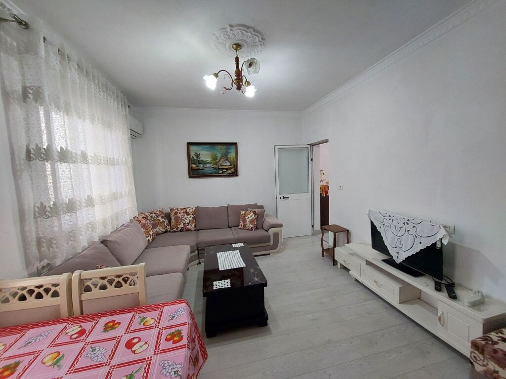Affitto | Shtëpi private 2 + 1 | Spitali Amerikan 2 | 500 €/mese
