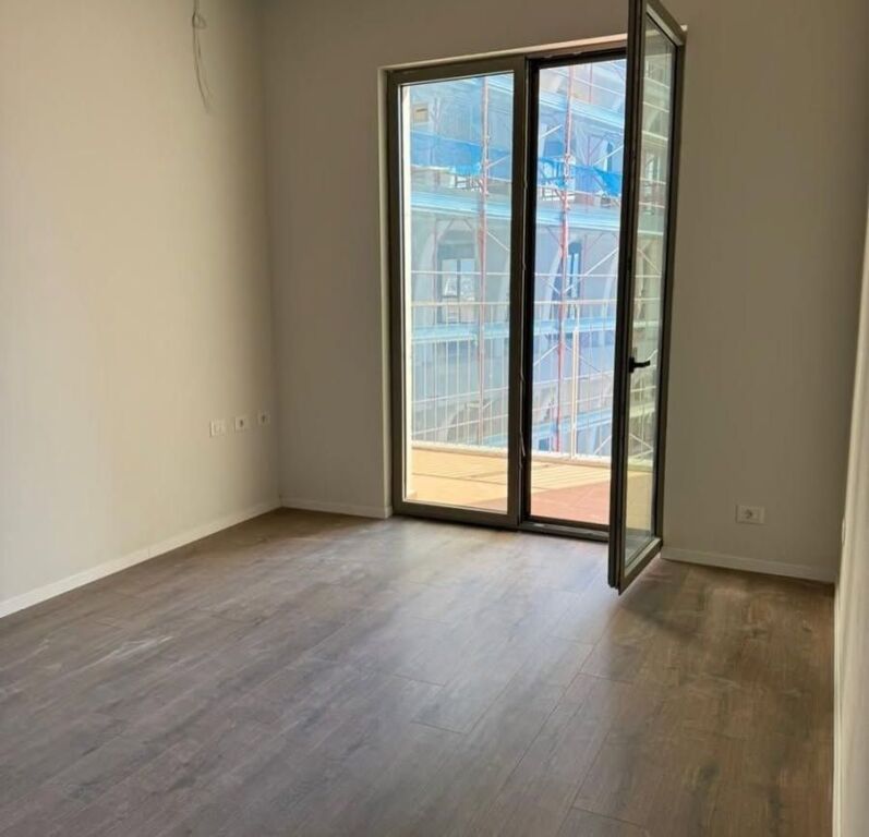 Shitet apartament 2+1+verandë+parkim tek Park Avenue, Bulevardi i Ri