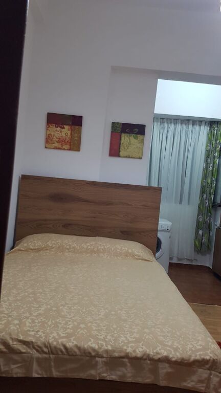 Jepet me qera garsoniere, Rruga e Dibres , prane shkolles Medrese - 350 Euro