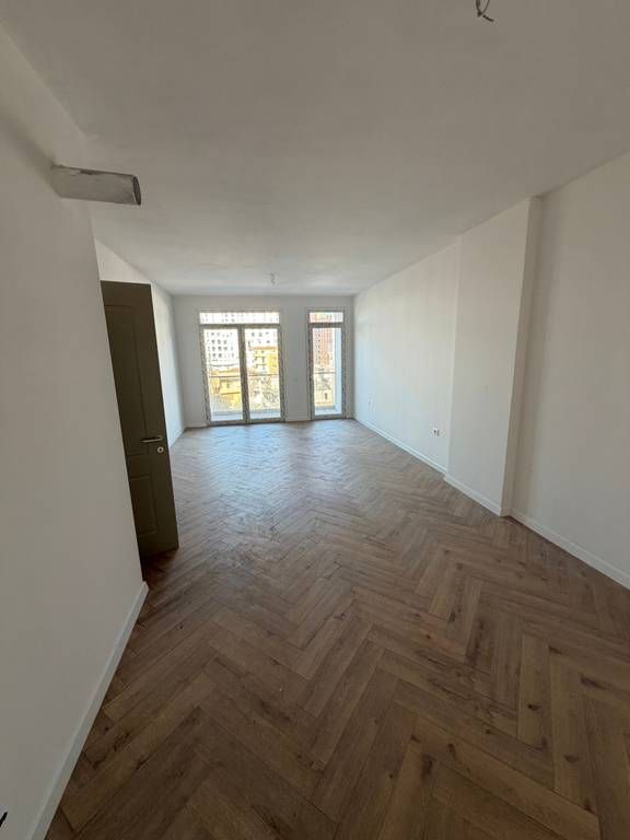 SHITET APARTAMENT 3+1+2 TUALETE BULEVARDI I RI 269,000 €