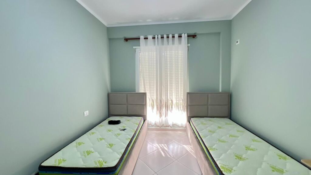 **IN AFFITTO: Appartamento 2+1 📍Giardino Zoologico (Via Bilal Sina) - 70.000 Lek/Mese - Sup. 90m² - Palazzo Nuovo (2016) || Fantastica Vista sul Giardino Zoologico ✨️**