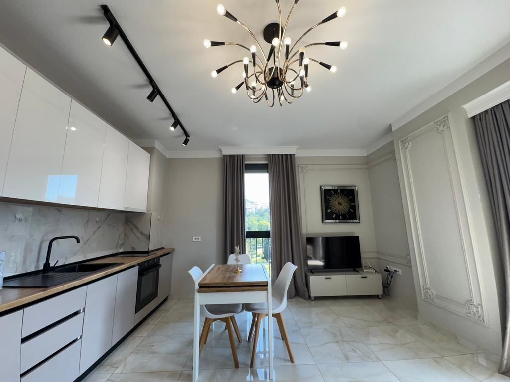 Apartament 1+1 për Qira – Tek Komuna e Parisit, pranë Kompleksit Olimpik!
