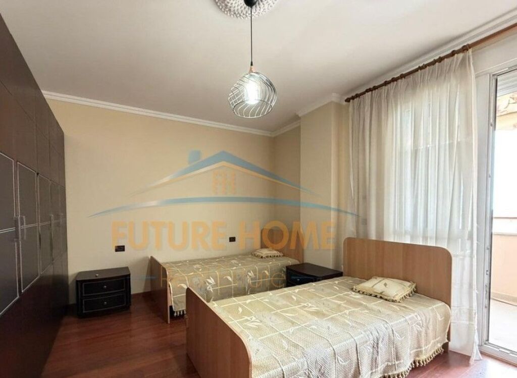 Tirane, shes apartament 2+1 Kati 8, 95 m²  (Bulevardi Zhan D'Ark)